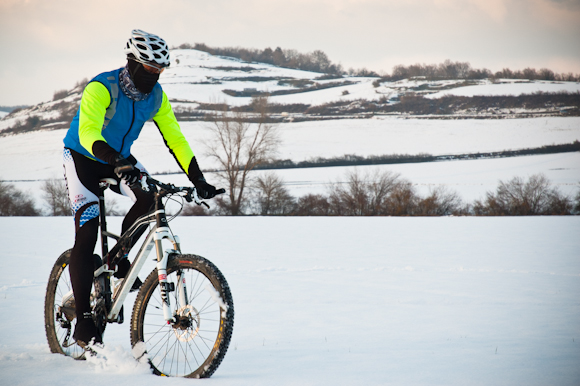 Que el no detenga cuando BTT en invierno Pedales y Zapatillas