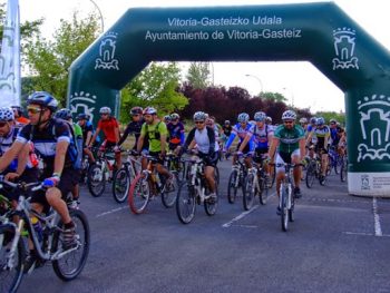 Cerca de 500 bikers acudimos a la cita de la Vital. Foto: Fundación Estadio.