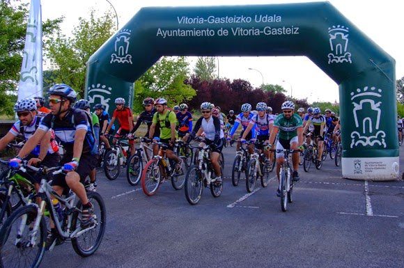 Cerca de 500 bikers acudimos a la cita de la Vital. Foto: Fundación Estadio.