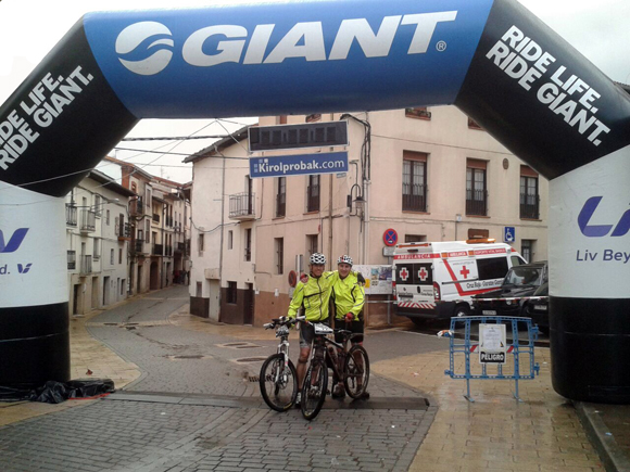 El menda junto a Raúl Esteban, gran ciclista y mejor persona