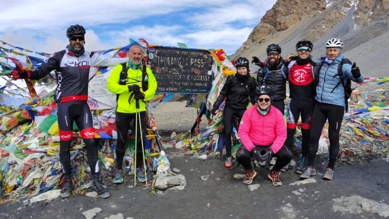 El Thorong La Pass con 5.416m de altitud es el paso ciclable más alto del mundo.